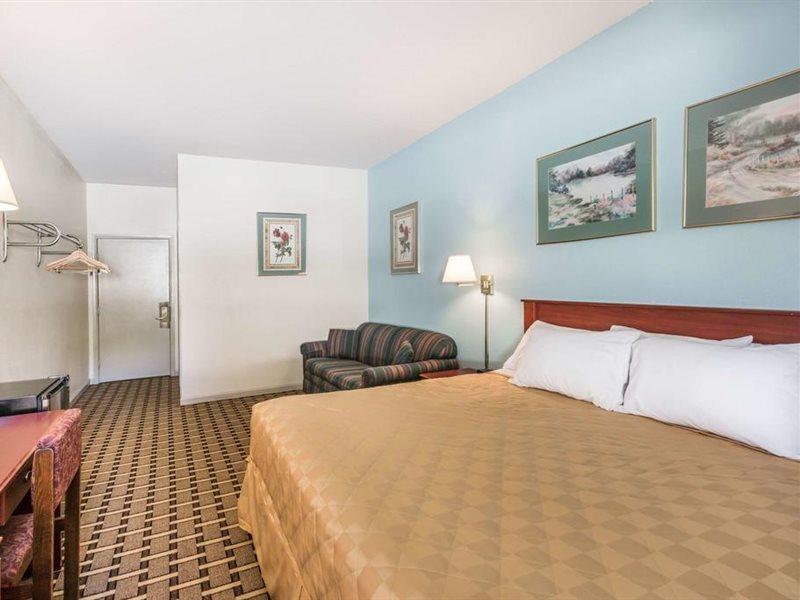 Super 8 By Wyndham Knoxville Downtown Area Exterior foto