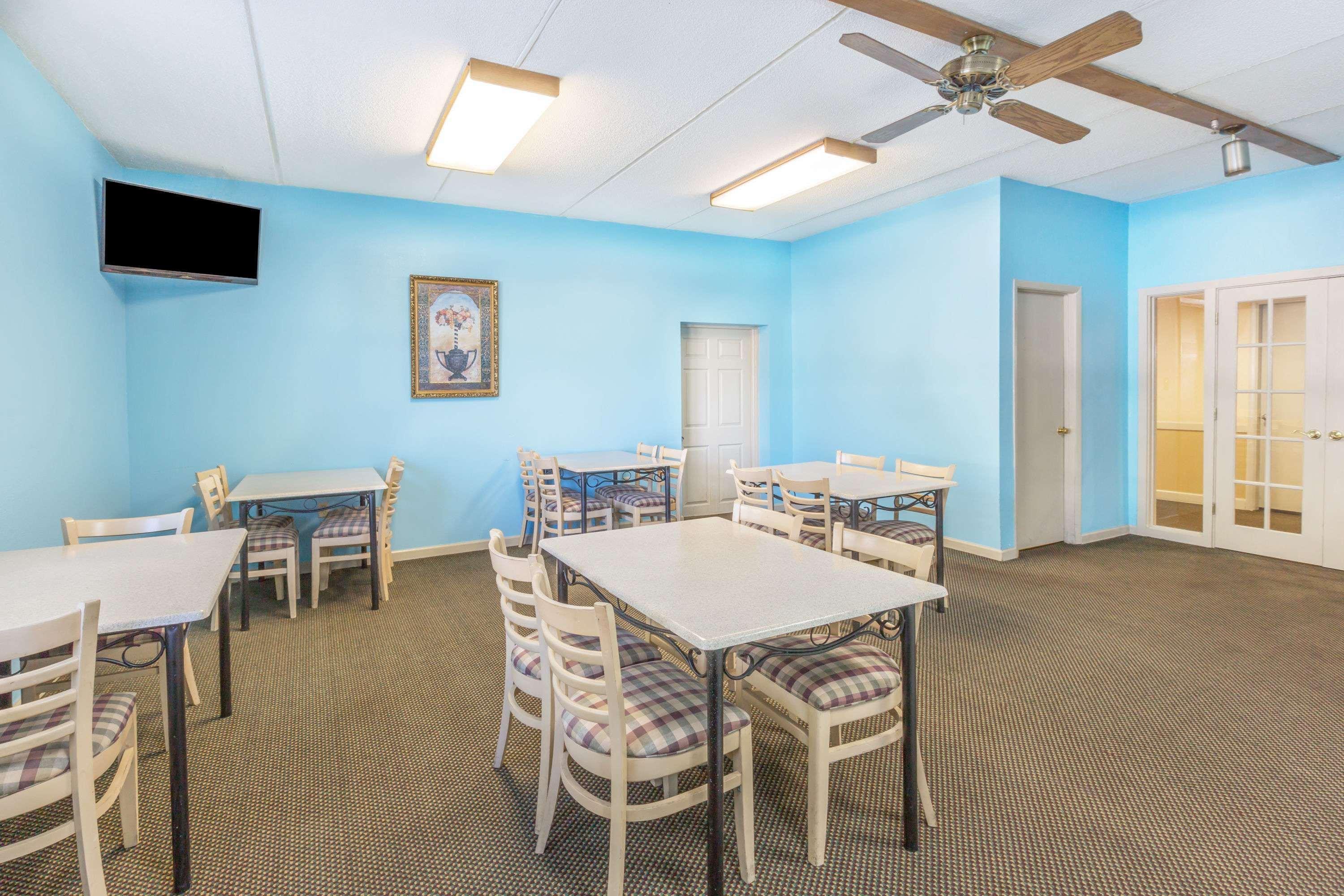 Super 8 By Wyndham Knoxville Downtown Area Exterior foto